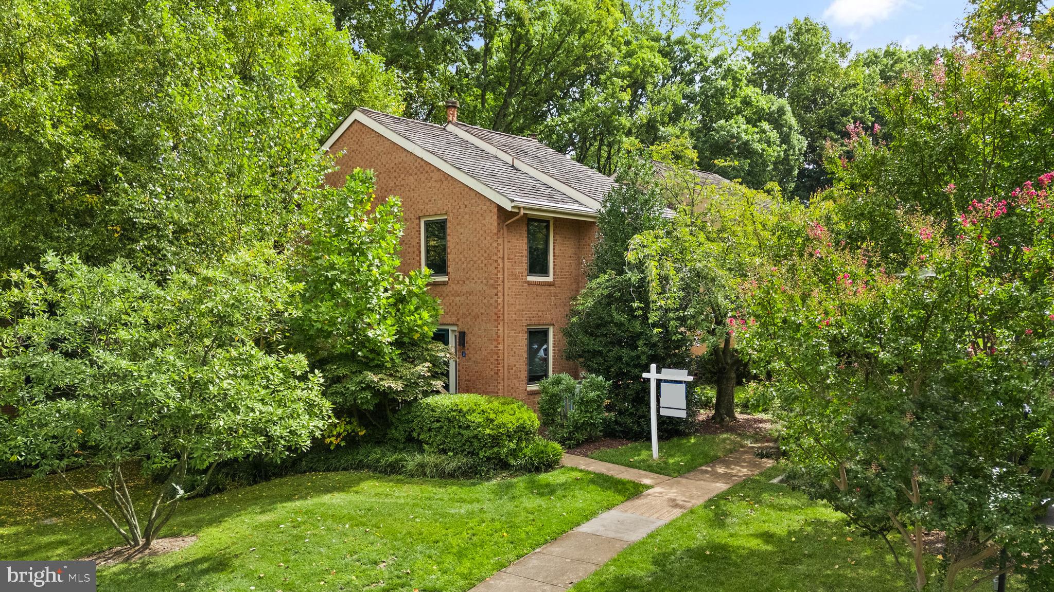 2031 Swans Neck Way Reston, VA 20191 - Photo 3 of 67 Gallery Image 3