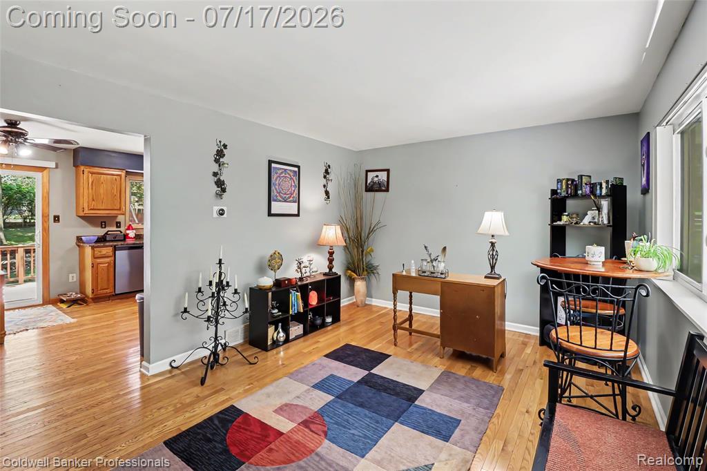 1304 Rinoco Street Waterford, MI 48327 - Photo 3 of 24 Gallery Image 3