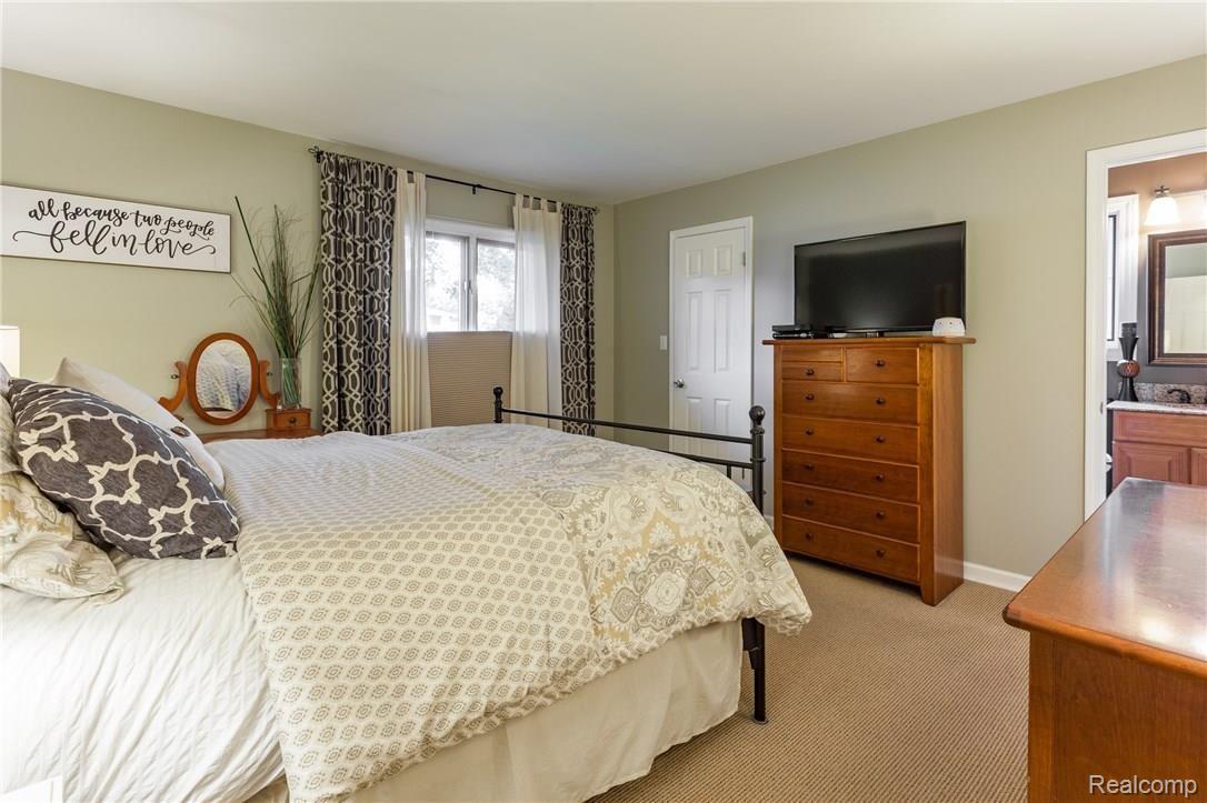 41525 Hanford Road Canton, MI 48187 - Photo 12 of 27 IMG_6862.jpg