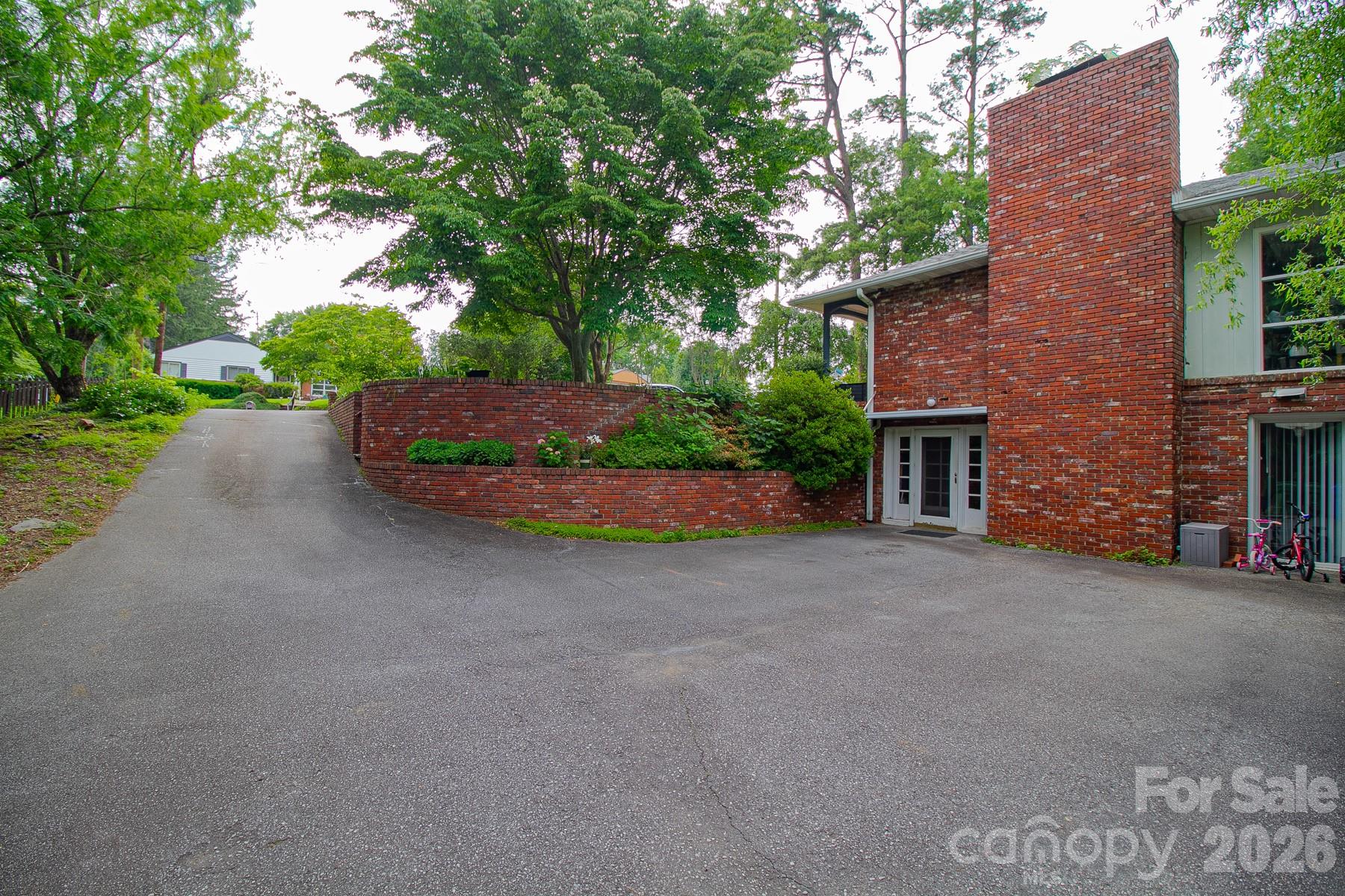36 Clarendon Road Asheville, NC 28806 - Photo 7 of 48