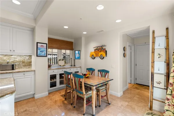 $7,950 | 2501 Bungalow Place, Unit 1, Corona del Mar, CA 92625