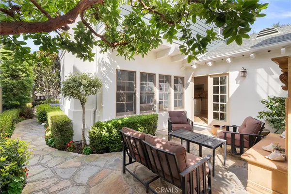 $7,950 | 2501 Bungalow Place, Unit 1, Corona del Mar, CA 92625