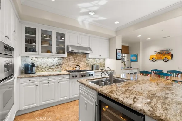 $7,950 | 2501 Bungalow Place, Unit 1, Corona del Mar, CA 92625