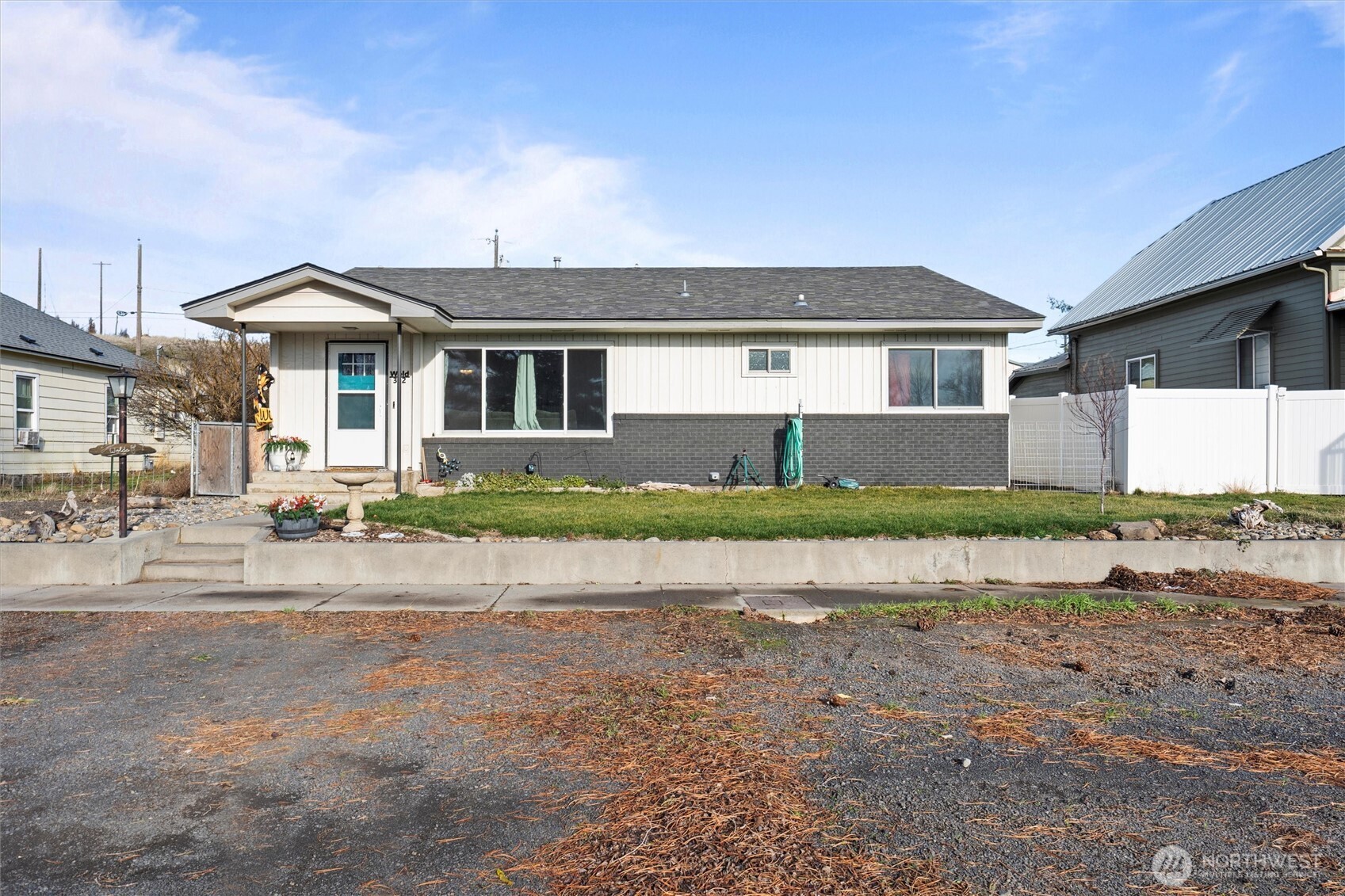 312 West 3rd Street Lind, WA 99341 - Photo 2 of 40