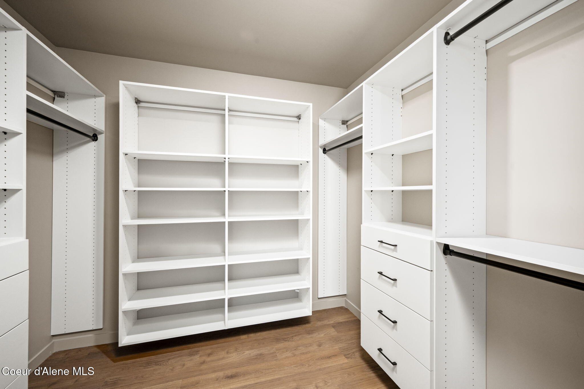 116 South 3rd Street, Unit 904 Coeur D'Alene, ID 83814 - Photo 19 of 59 Primary walk in closet