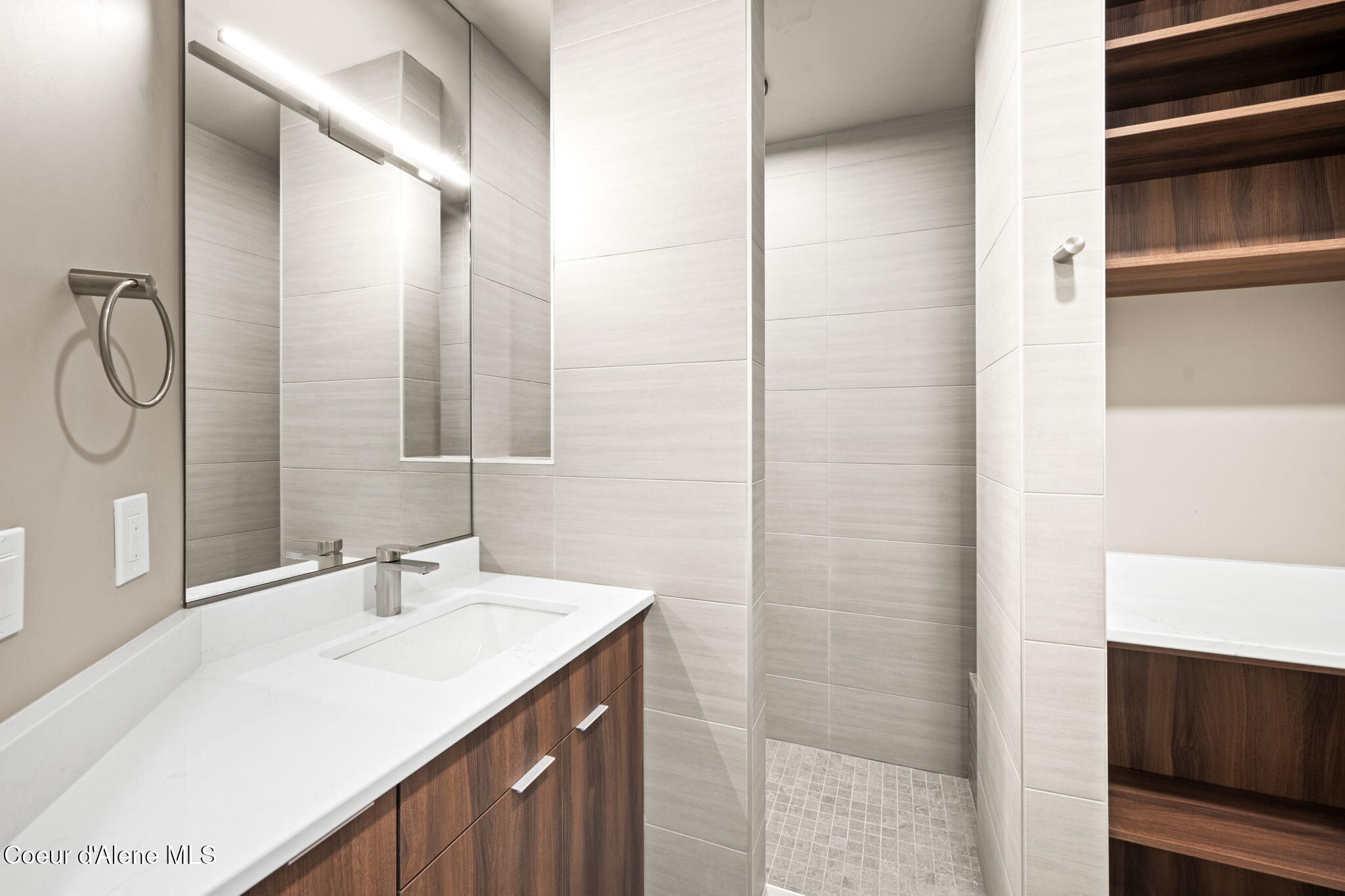116 South 3rd Street, Unit 904 Coeur D'Alene, ID 83814 - Photo 32 of 59 Guest bath