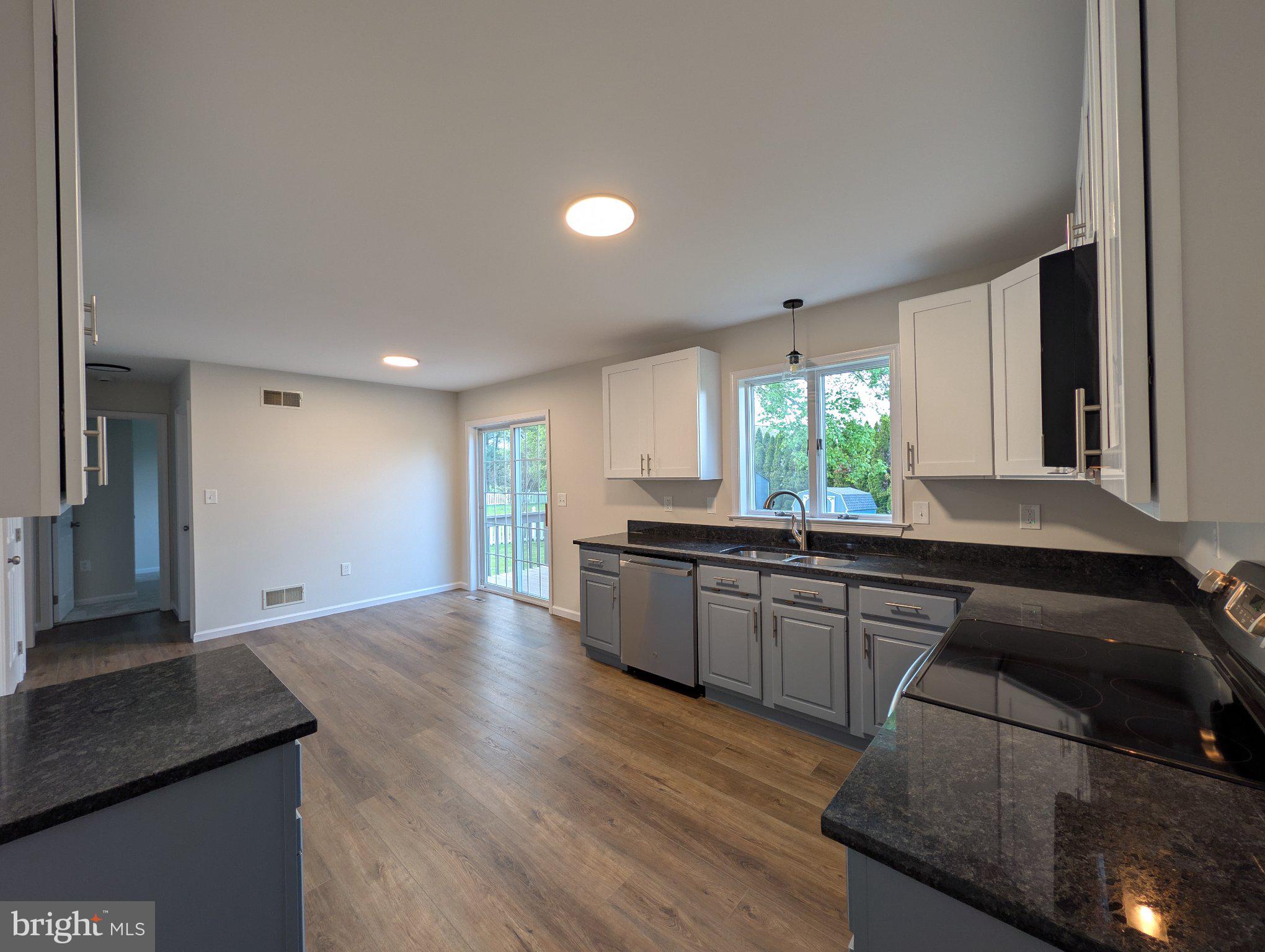 706 Rosemont Drive Lititz, PA 17543 - Photo 10 of 28 Kitchen and dining room