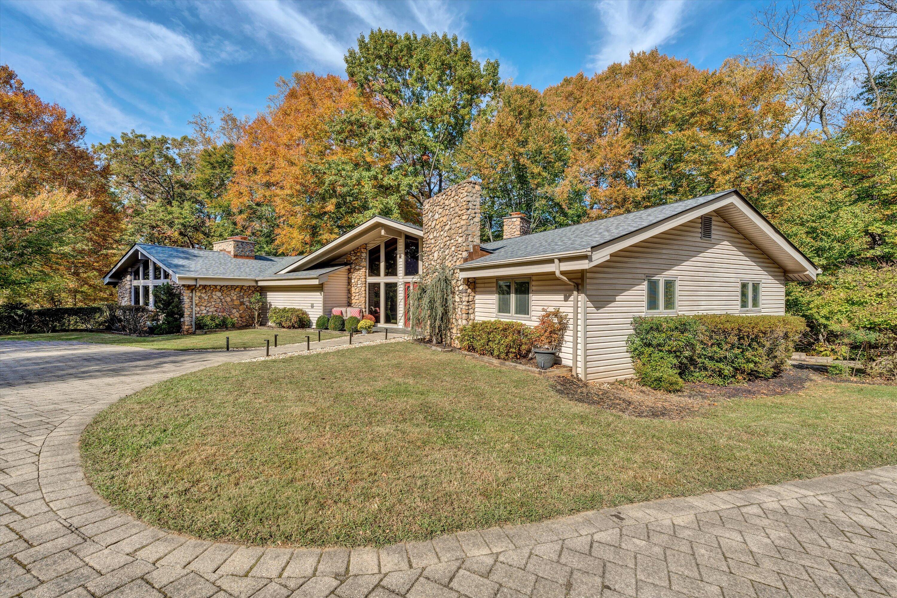 113 Ridgeway Court Moneta, VA 24121 - Photo 6 of 80 01-102620230172