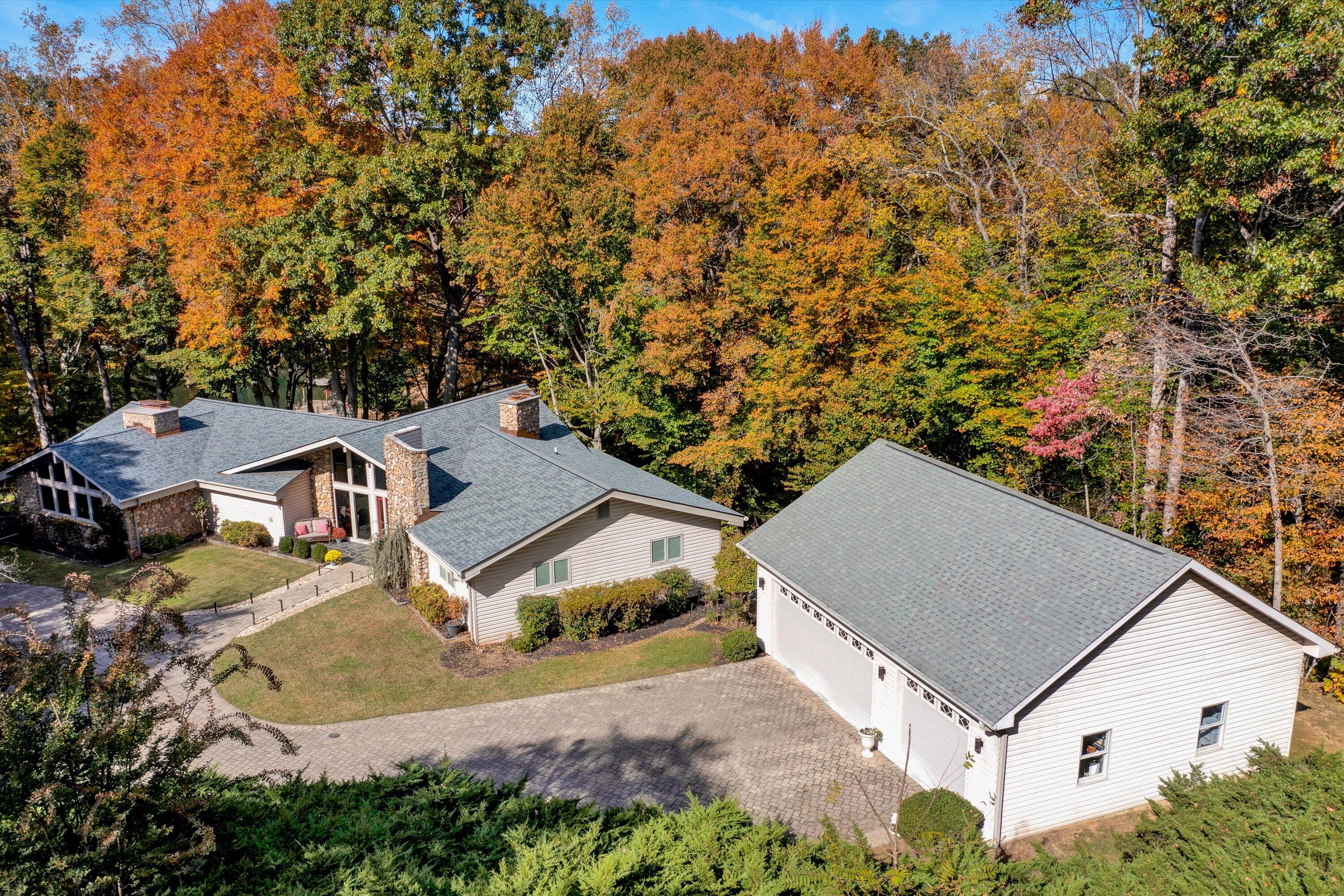 113 Ridgeway Court Moneta, VA 24121 - Photo 8 of 80 04-102620230174