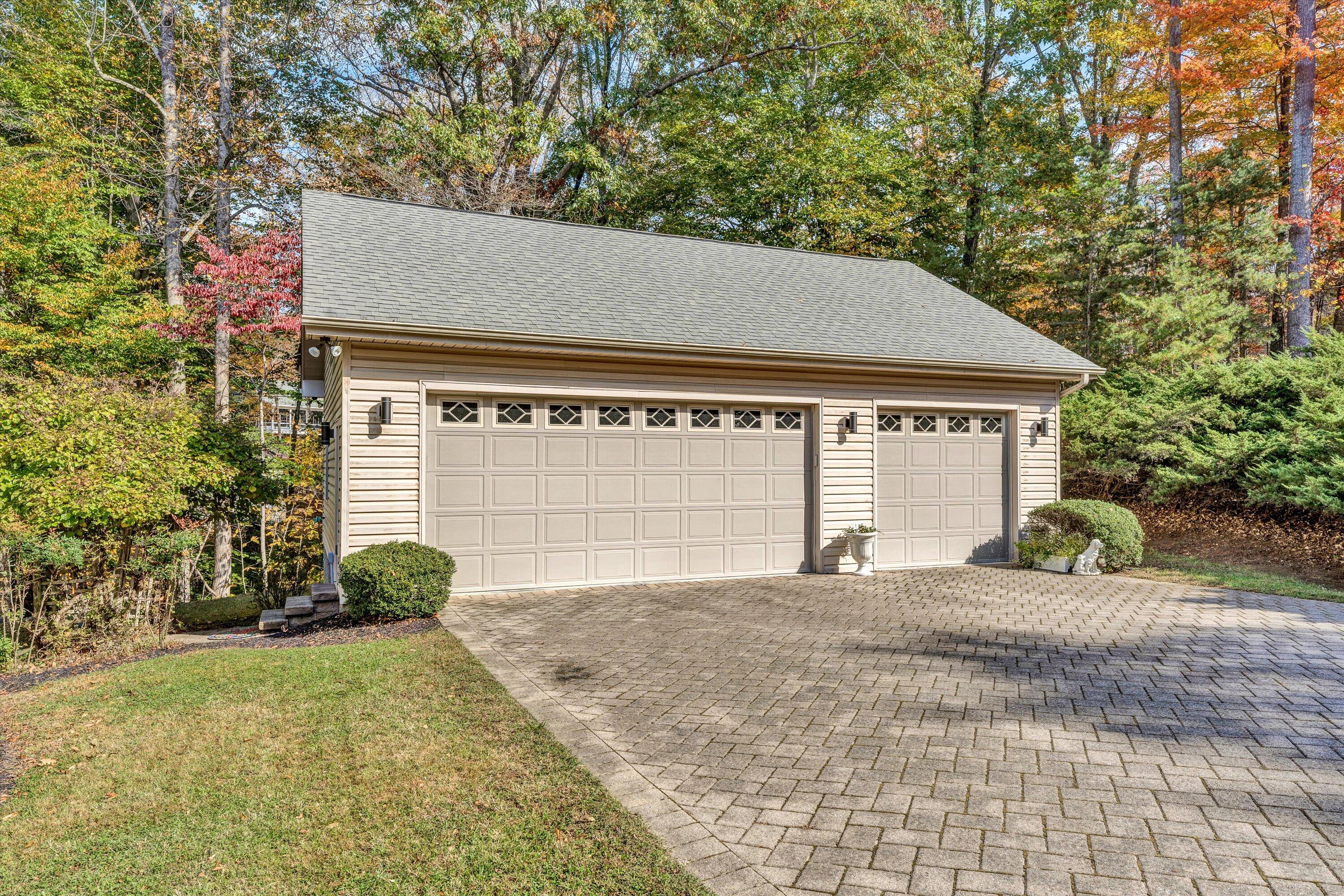113 Ridgeway Court Moneta, VA 24121 - Photo 9 of 80 72-102620230170