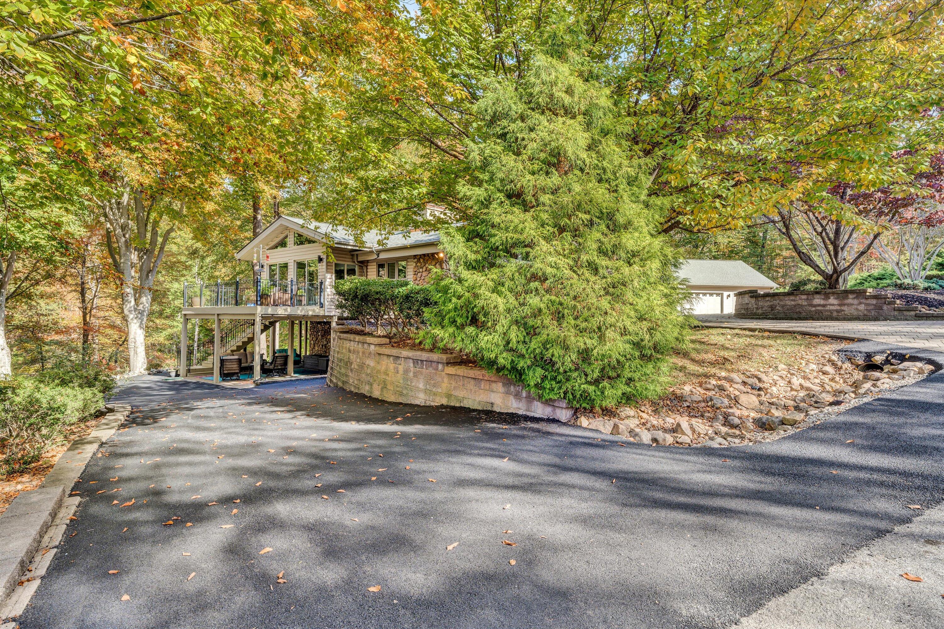 113 Ridgeway Court Moneta, VA 24121 - Photo 10 of 80 06-102620230169