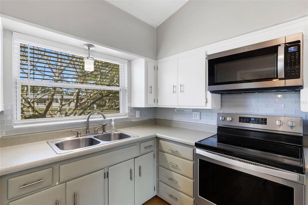 11436 Ridgewood Circle Seminole, FL 33772 - Photo 15 of 38 a kitchen with a sink and a microwave
