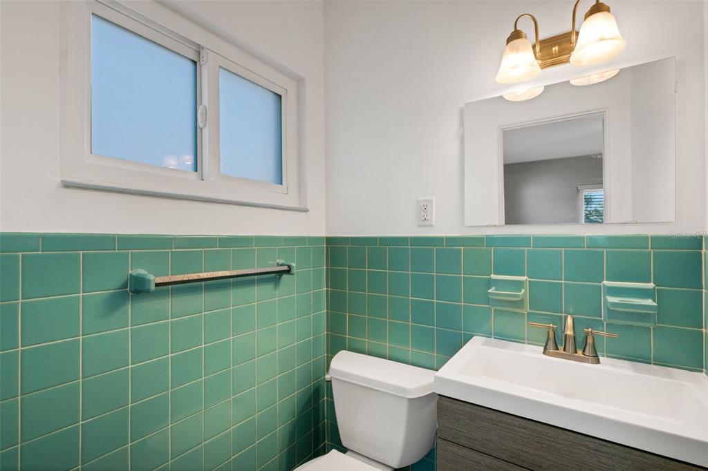 11436 Ridgewood Circle Seminole, FL 33772 - Photo 29 of 38 a bathroom with a toilet a sink and mirror