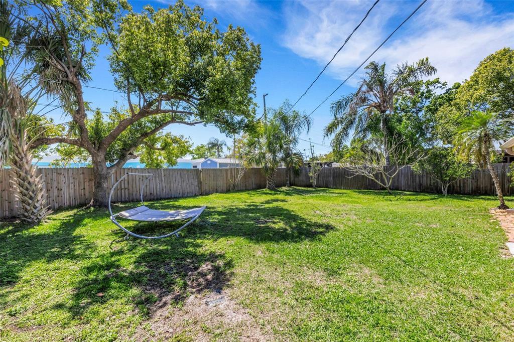 11436 Ridgewood Circle Seminole, FL 33772 - Photo 33 of 38 a garden with plants and wooden fence