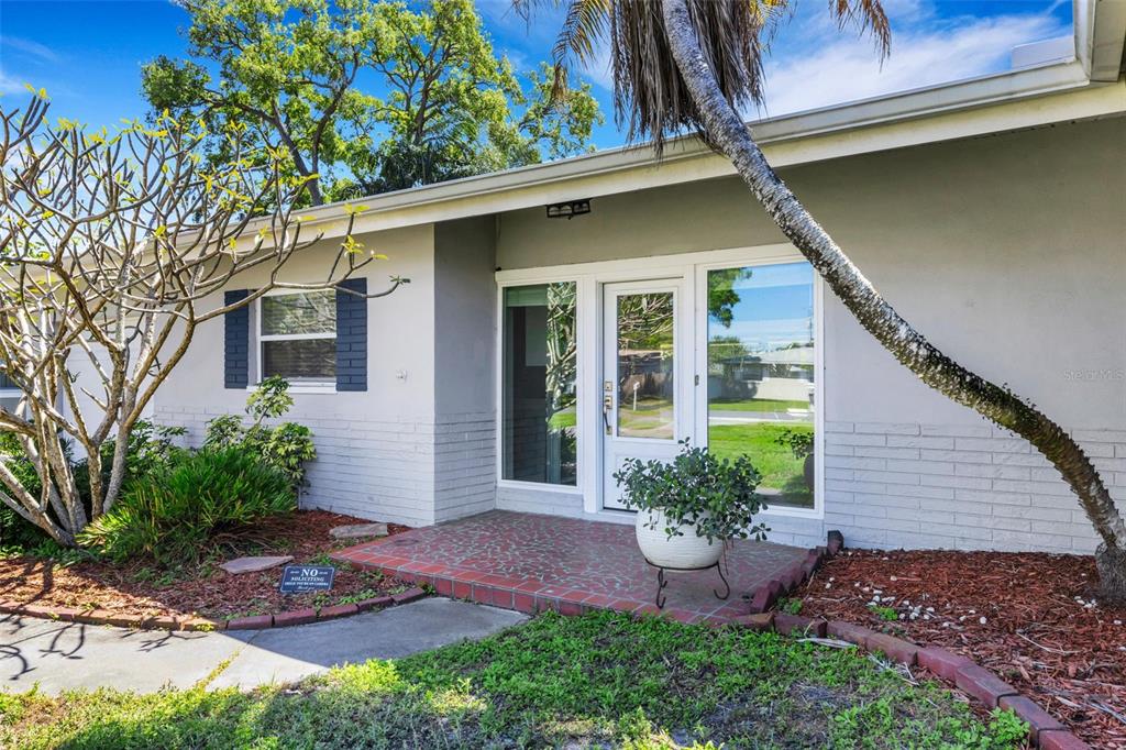 11436 Ridgewood Circle Seminole, FL 33772 - Photo 4 of 38 a front view of a house with garden