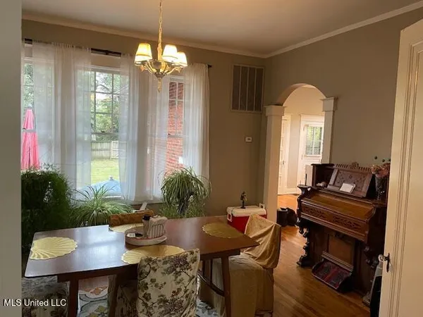 $229,500 | 300 High Street, Greenwood, MS 38930