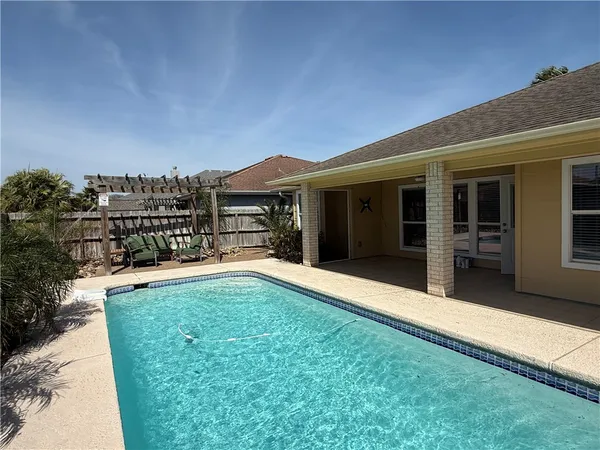 $2,750 | 14937 Dasmarinas Drive, Corpus Christi, TX 78418