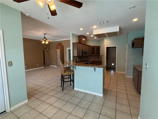 $2,750 | 14937 Dasmarinas Drive, Corpus Christi, TX 78418