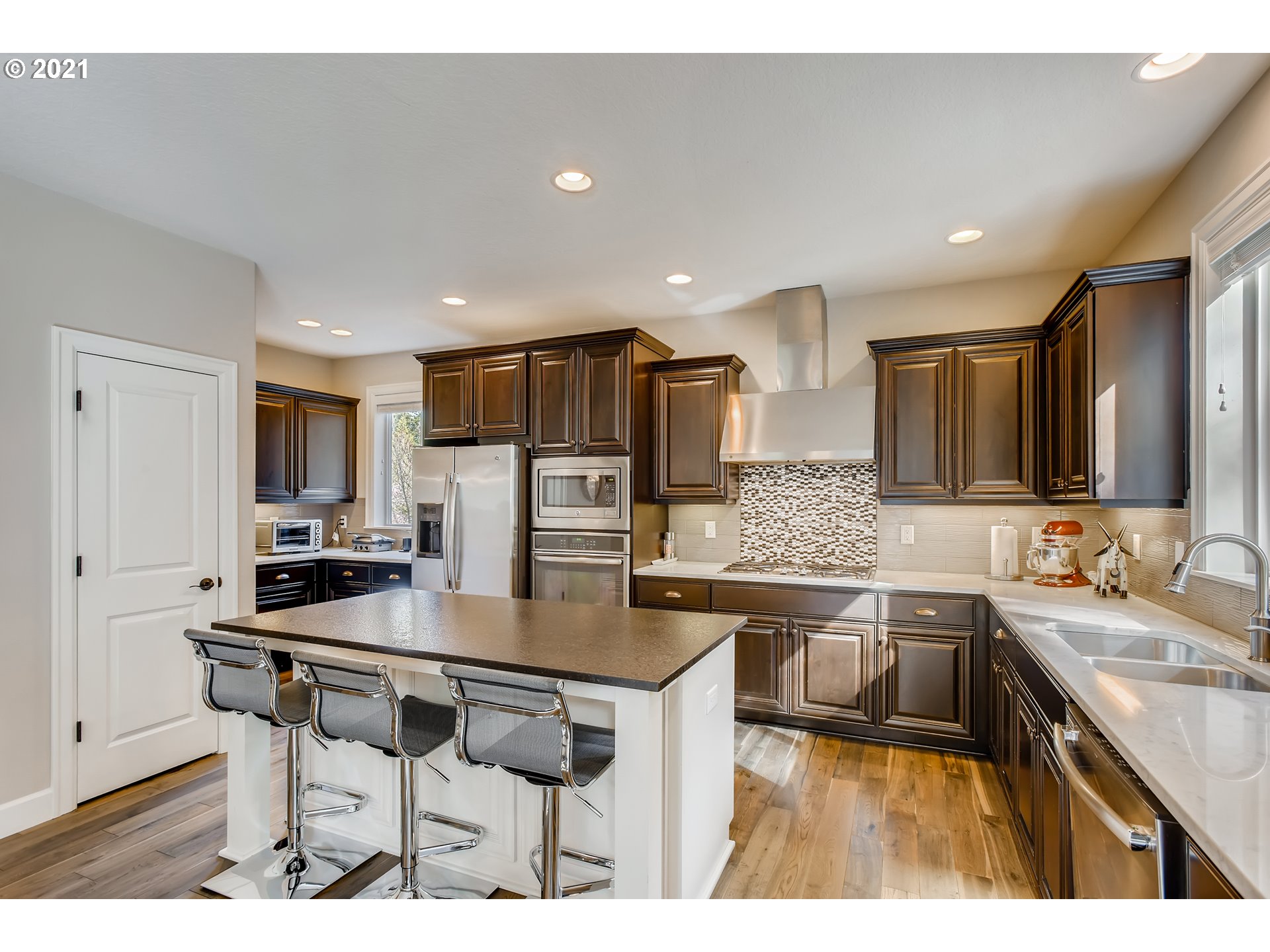 18634 Bryant Road Lake Oswego, OR 97034 - Photo 11 of 32 Gallery Image 11