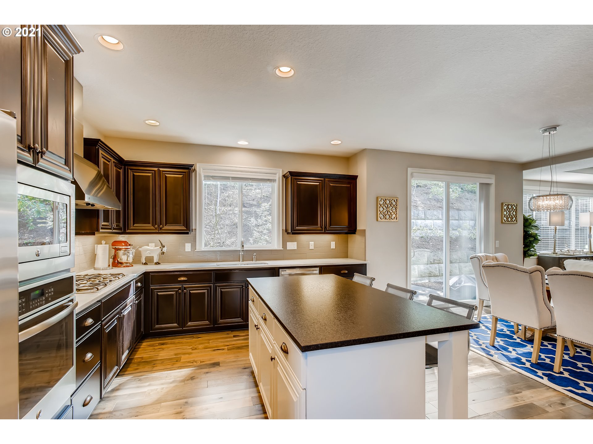 18634 Bryant Road Lake Oswego, OR 97034 - Photo 13 of 32 Gallery Image 13