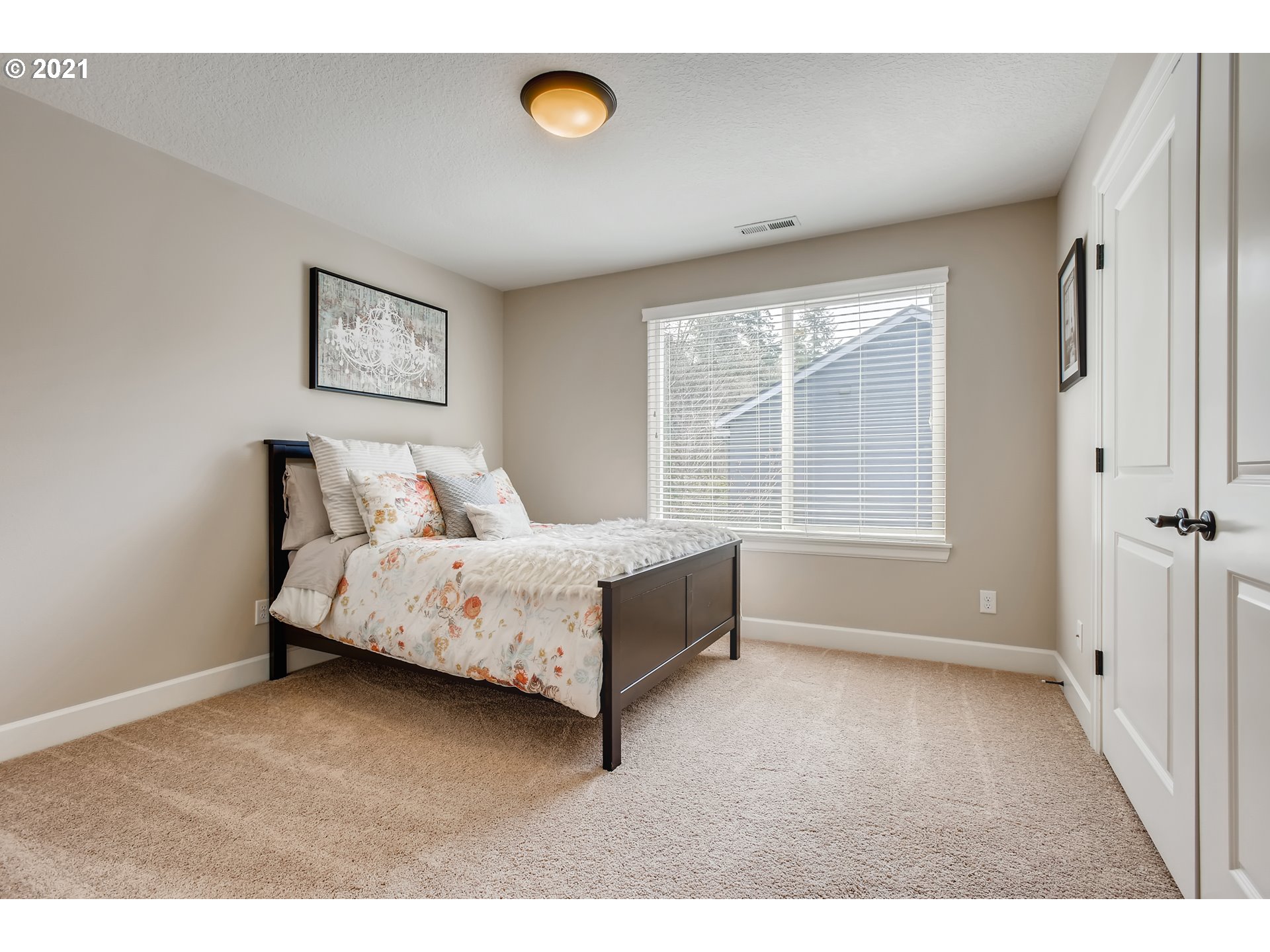 18634 Bryant Road Lake Oswego, OR 97034 - Photo 24 of 32 Gallery Image 24