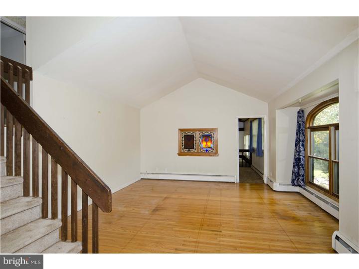 1128 Sparrow Road Audubon, PA 19403 - Photo 2 of 20 Living Room