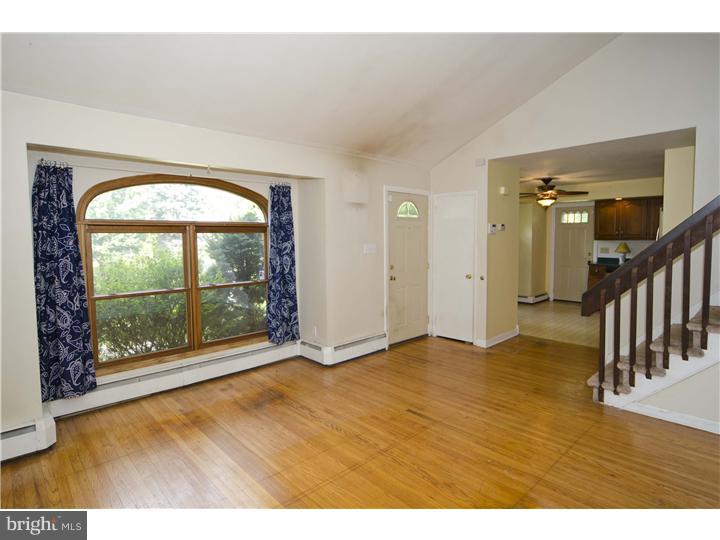 1128 Sparrow Road Audubon, PA 19403 - Photo 4 of 20 Living Room
