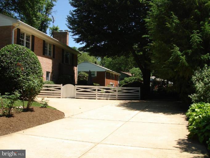 7337 Pinecastle Road Falls Church, VA 22043 - Photo 19 of 30 Exterior (Rear)