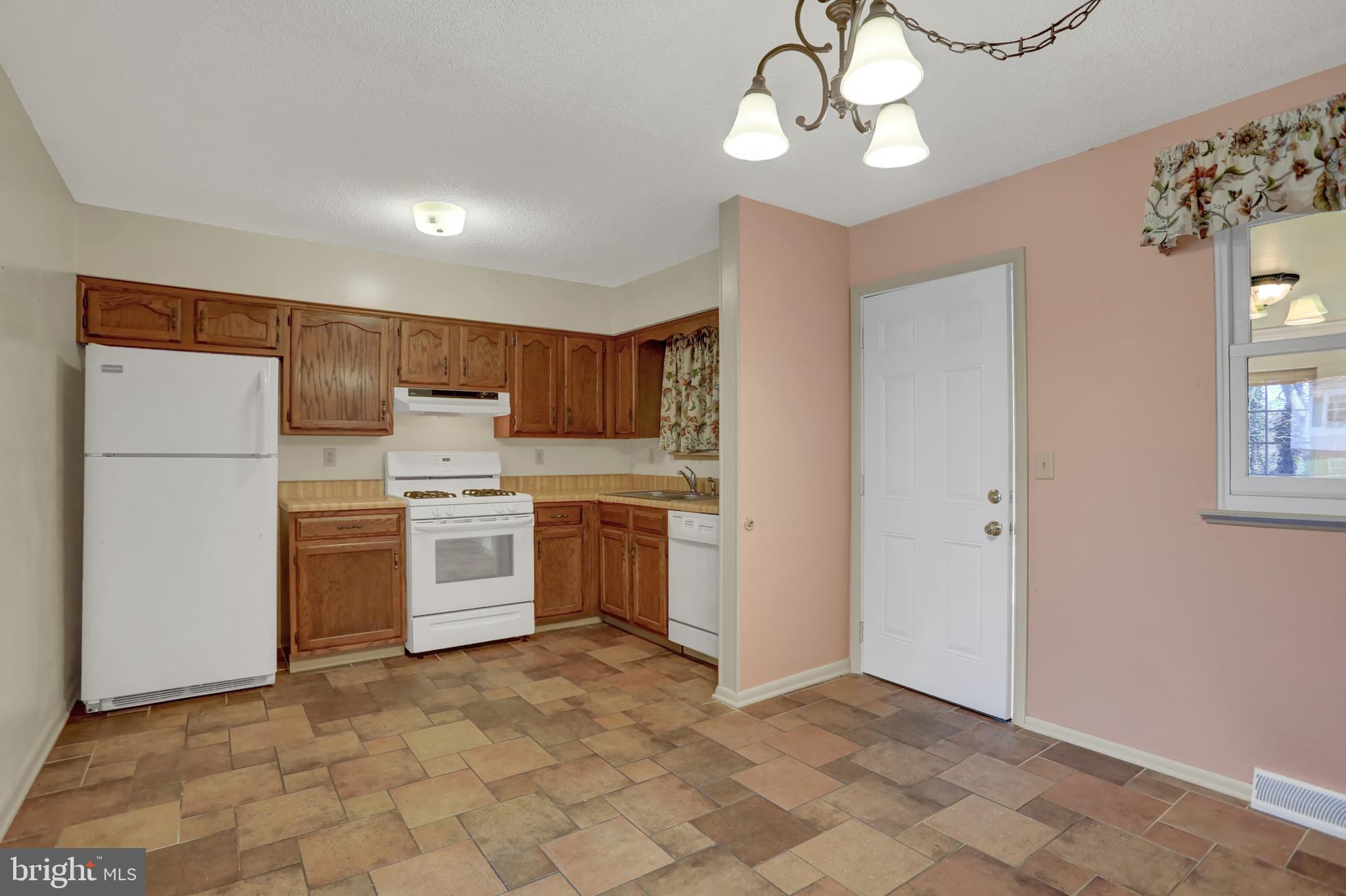 3610 Harrowgate Road York, PA 17402 - Photo 6 of 39 Gallery Image 6