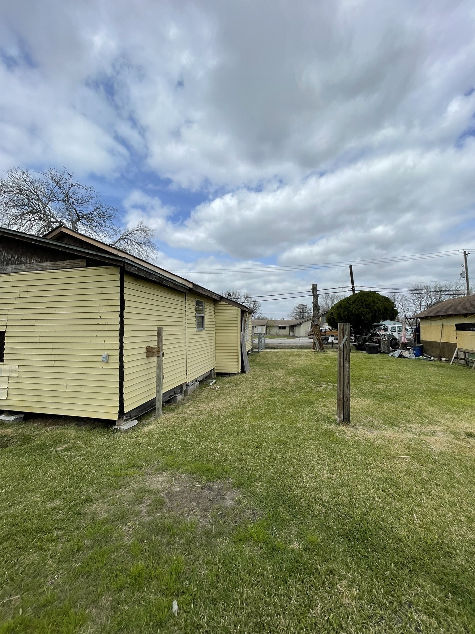2202 Jones Road Baytown, TX 77521 - Photo 5 of 9 a backyard of a house with lots of green space