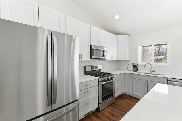 $350,000 | 214 Garnett Avenue, Winthrop Harbor, IL 60096