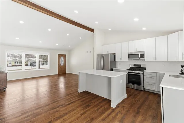 $350,000 | 214 Garnett Avenue, Winthrop Harbor, IL 60096