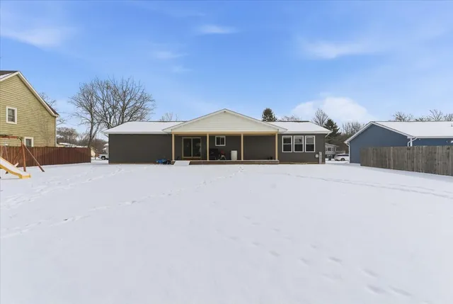 $350,000 | 214 Garnett Avenue, Winthrop Harbor, IL 60096