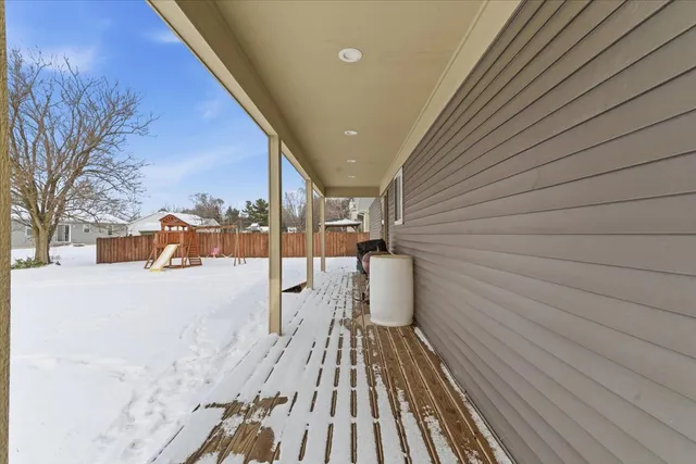 $350,000 | 214 Garnett Avenue, Winthrop Harbor, IL 60096