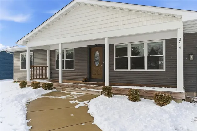 $350,000 | 214 Garnett Avenue, Winthrop Harbor, IL 60096