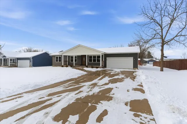 $350,000 | 214 Garnett Avenue, Winthrop Harbor, IL 60096