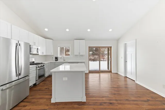 $350,000 | 214 Garnett Avenue, Winthrop Harbor, IL 60096