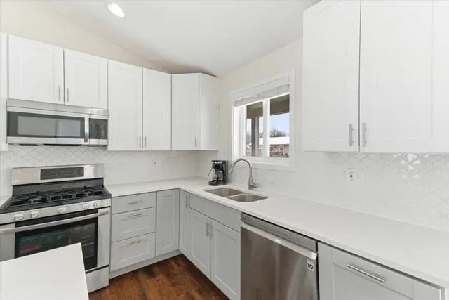 $350,000 | 214 Garnett Avenue, Winthrop Harbor, IL 60096