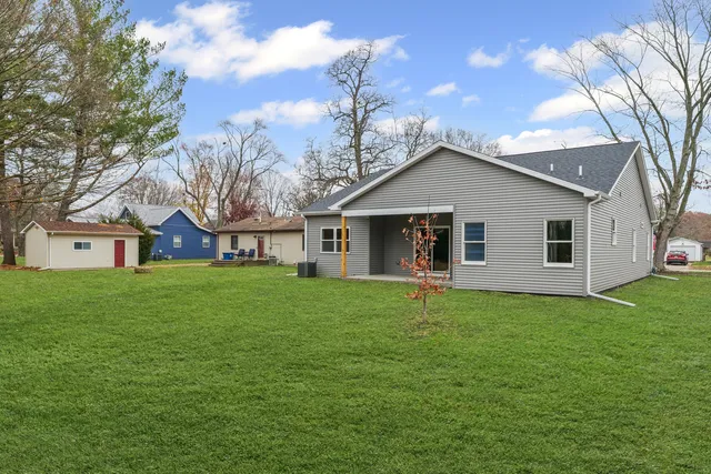 $319,900 | 404 East Sherman Street, St. Joseph, IL 61873