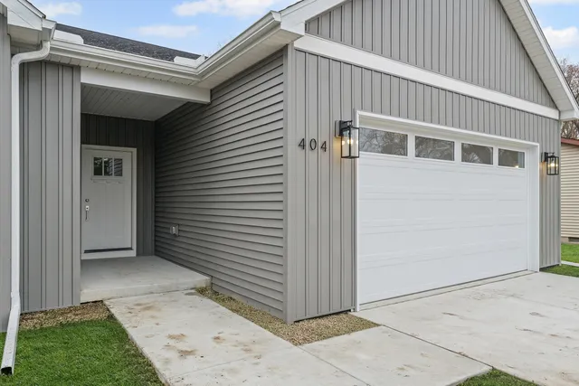 $319,900 | 404 East Sherman Street, St. Joseph, IL 61873