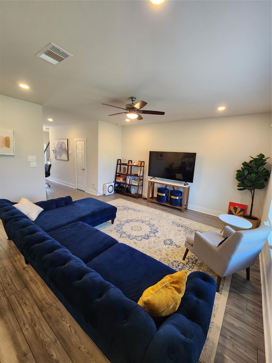 10603 Whitejacket Conroe, TX 77385 - Photo 3 of 16 Living Area