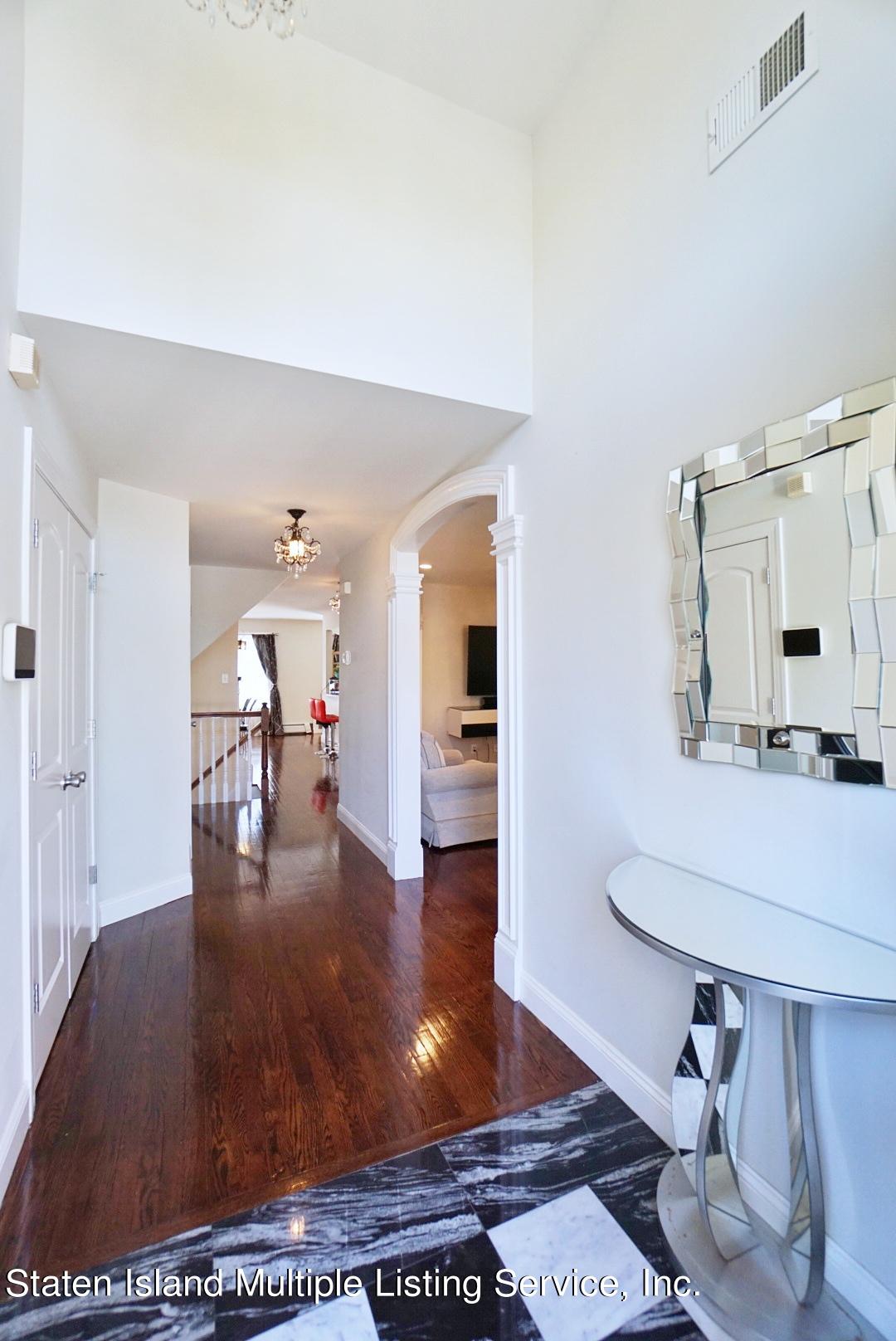 118 Covington Circle Staten Island, NY 10312 - Photo 3 of 41 (3) ENTRY FOYER