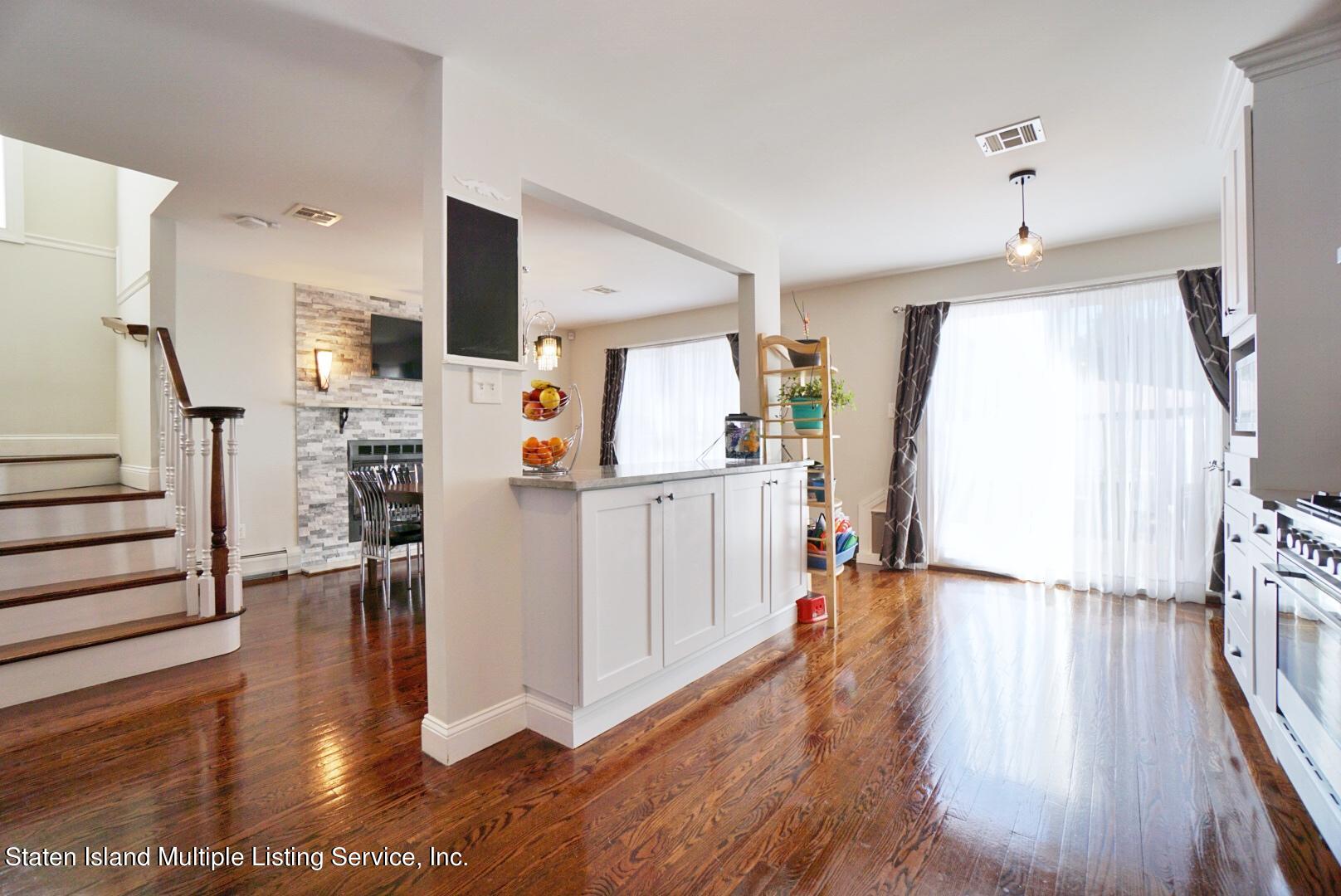 118 Covington Circle Staten Island, NY 10312 - Photo 7 of 41 (7) KITCHEN