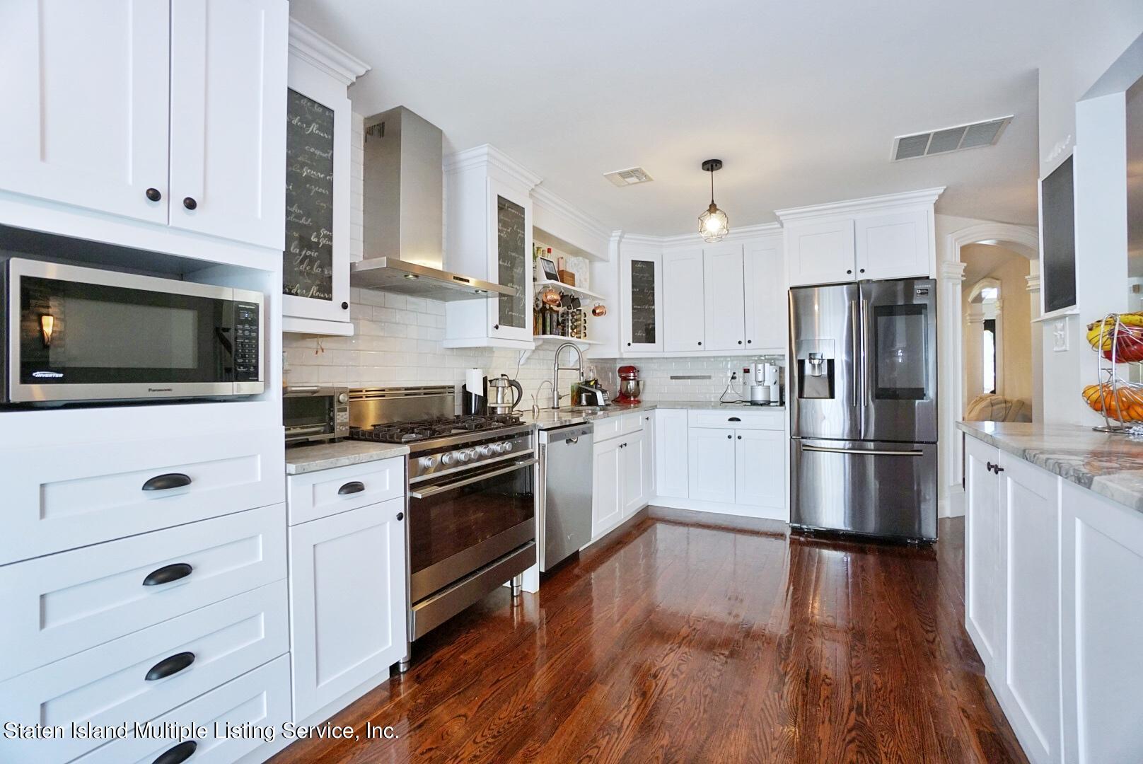 118 Covington Circle Staten Island, NY 10312 - Photo 9 of 41 (9) KITCHEN