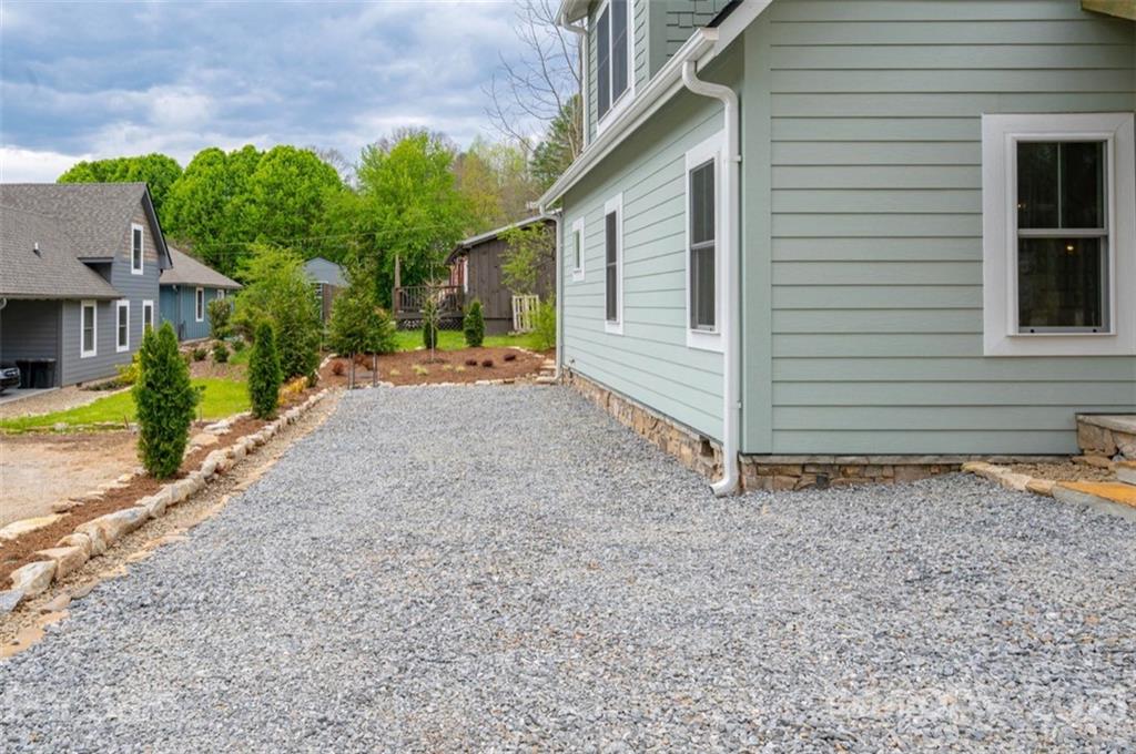 534 Fisher Road, Unit L1B Brevard, NC 28712 - Photo 30 of 33 Gallery Image 30