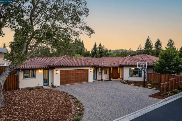 $3,250,000 | 3 Barnes Court, Moraga, CA 94556