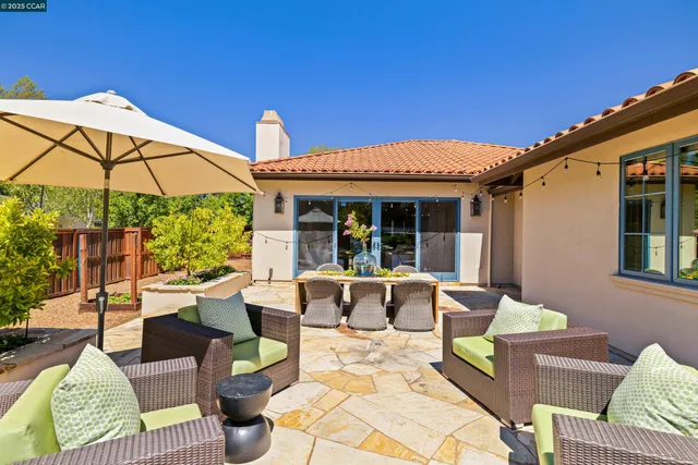 $3,250,000 | 3 Barnes Court, Moraga, CA 94556