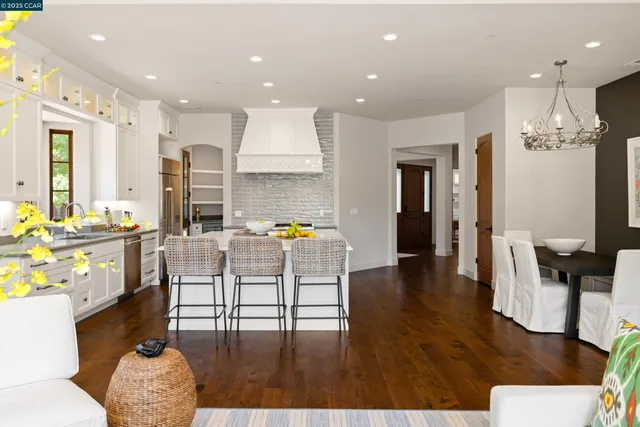 $3,250,000 | 3 Barnes Court, Moraga, CA 94556