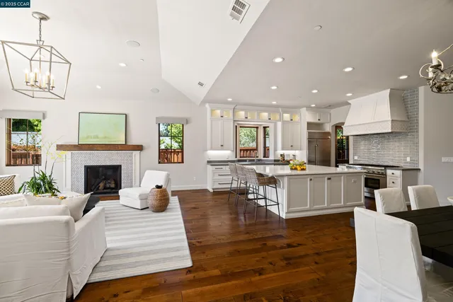 $3,250,000 | 3 Barnes Court, Moraga, CA 94556