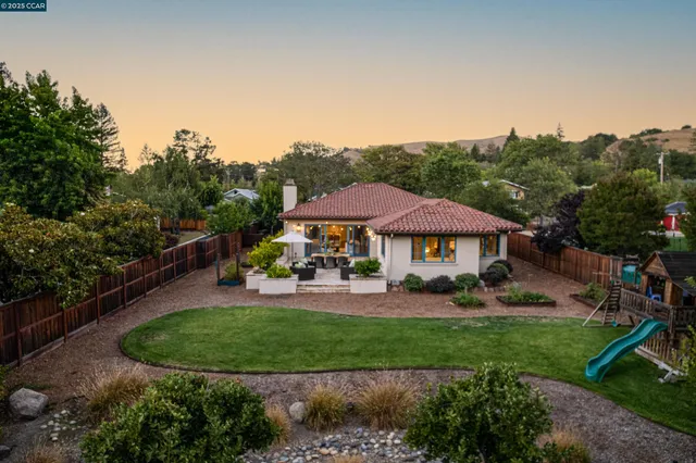 $3,250,000 | 3 Barnes Court, Moraga, CA 94556